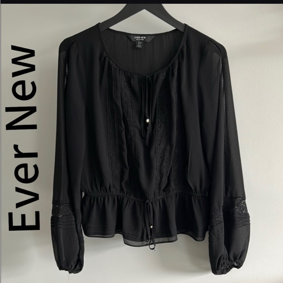 ✨Host pick✨Ever New Black Blouse with Chic Design excellent condition - Picture 2 of 7